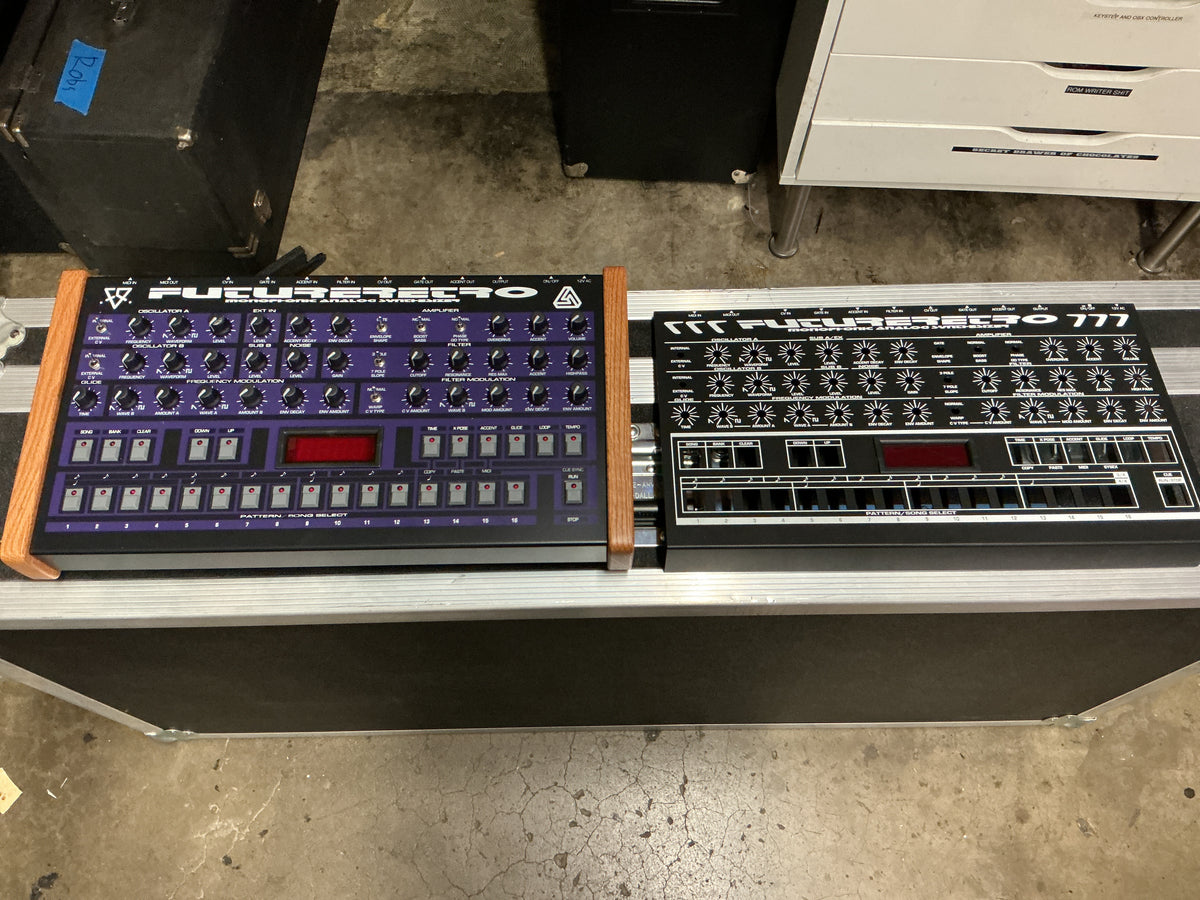 Futureretro Revolution W/ Extra Case