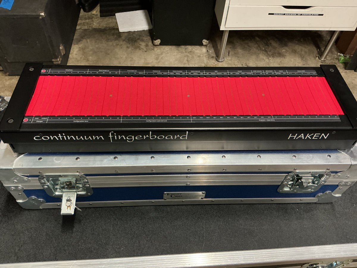 Haken Continuum Fingerboard w/ Flight Case